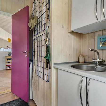 3 Bedroom Lovely In * Knebel