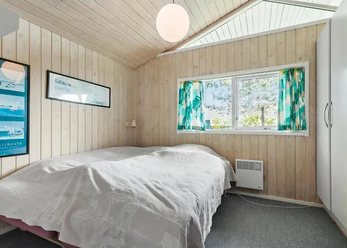 3 Bedroom Lovely In Feriehus Knebel