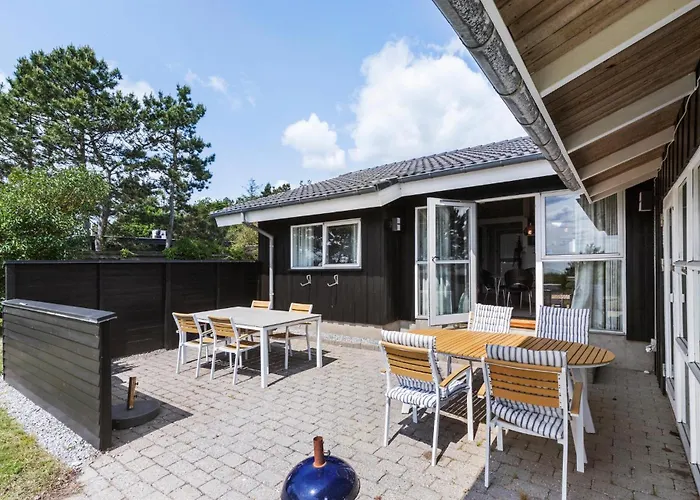 3 Bedroom Lovely In Feriehus