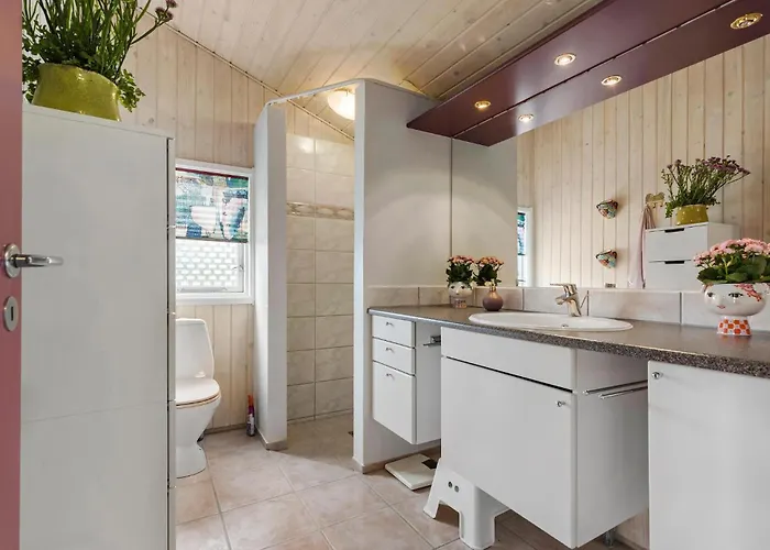3 Bedroom Lovely In Feriehus *