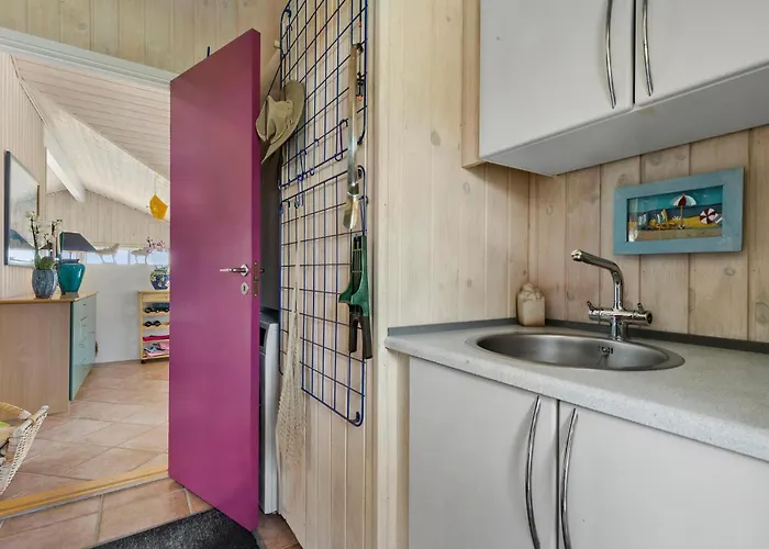 3 Bedroom Lovely In * Knebel